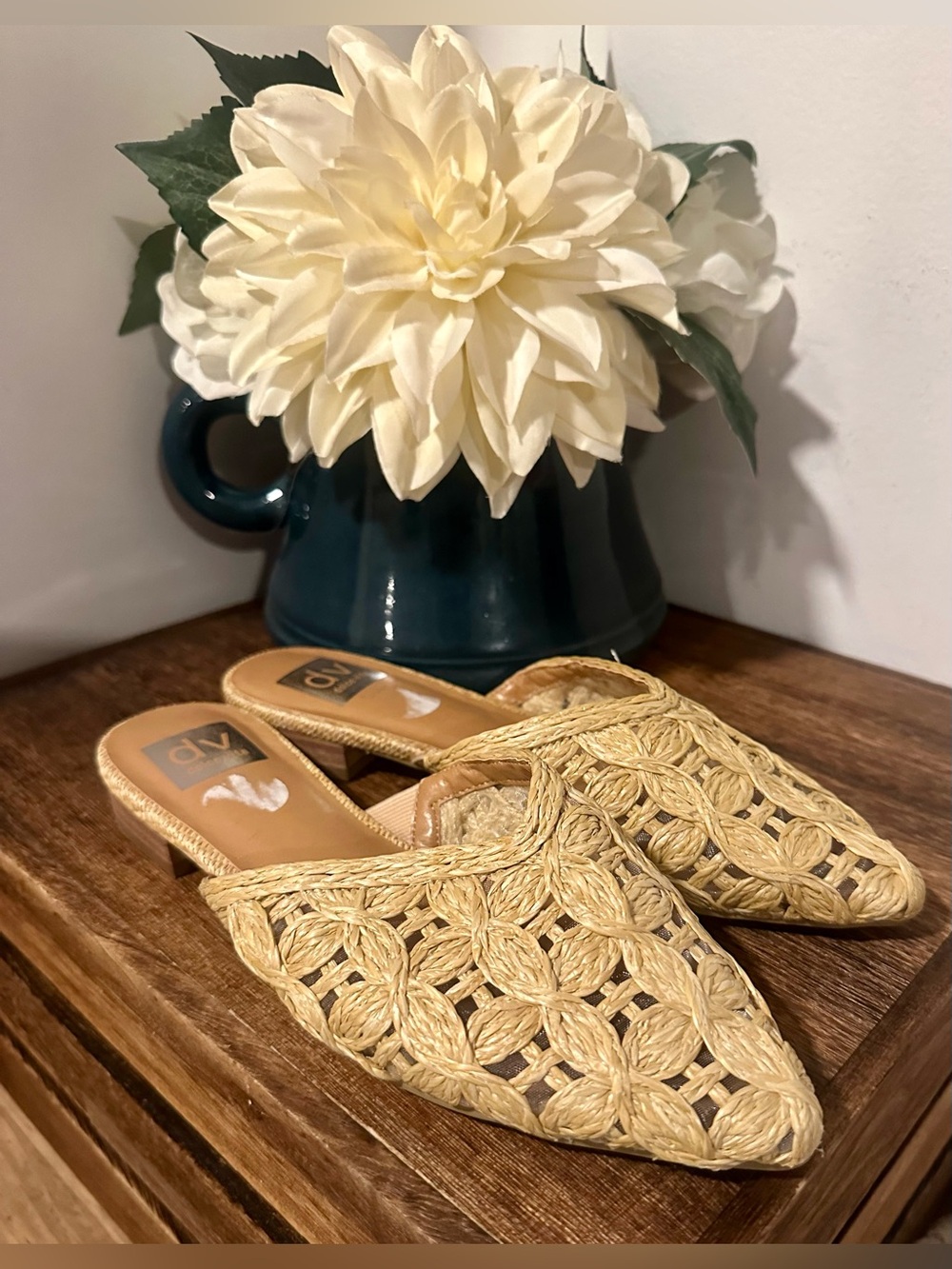 DV by Dolce Vita Women's Dooley Raffia Pointed Toe Mule Flats